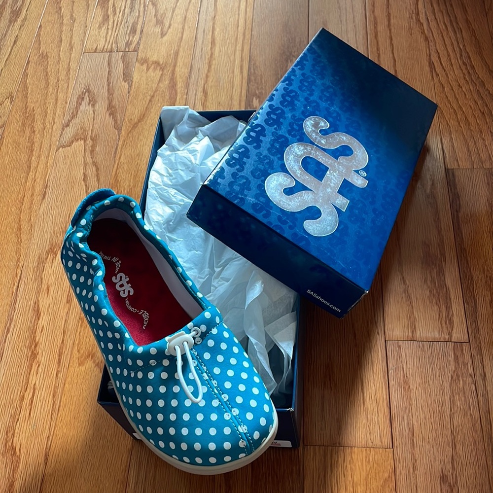 Size 6 Blue Polka Dot SAS Activewear Shoes